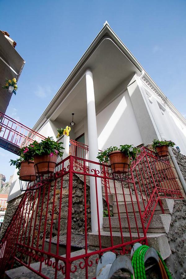 Meteora Central Hostel Калампака Екстериор снимка