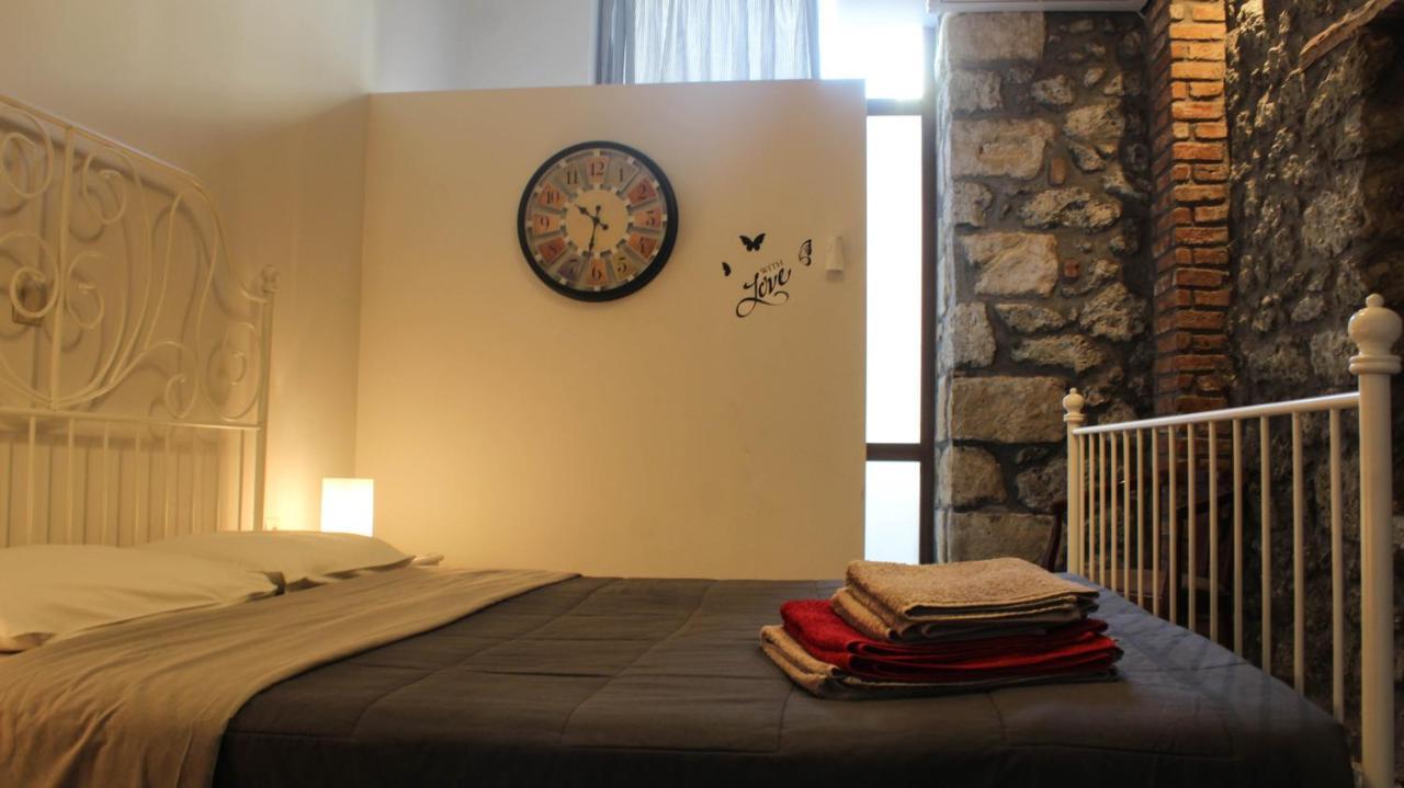 Meteora Central Hostel Калампака Екстериор снимка